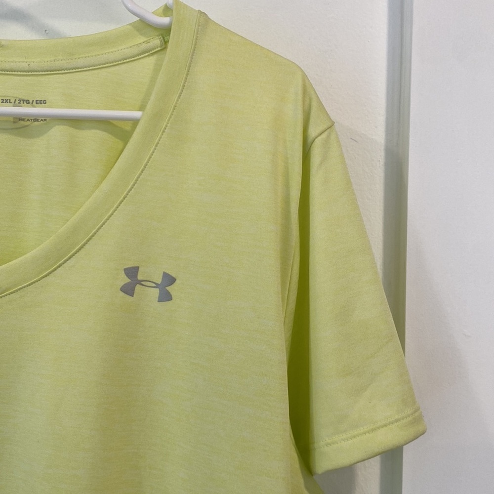 UNDER ARMOUR v-neck short sleeve plus size workout shirt - Picture 4 of 7